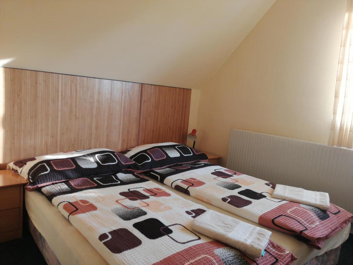 Hotel Privat Bohemia à Šatov Extérieur photo