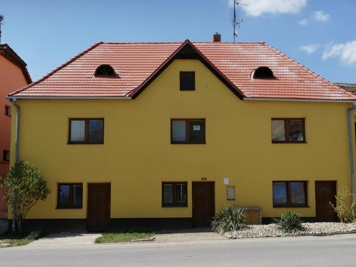 Hotel Privat Bohemia à Šatov Extérieur photo